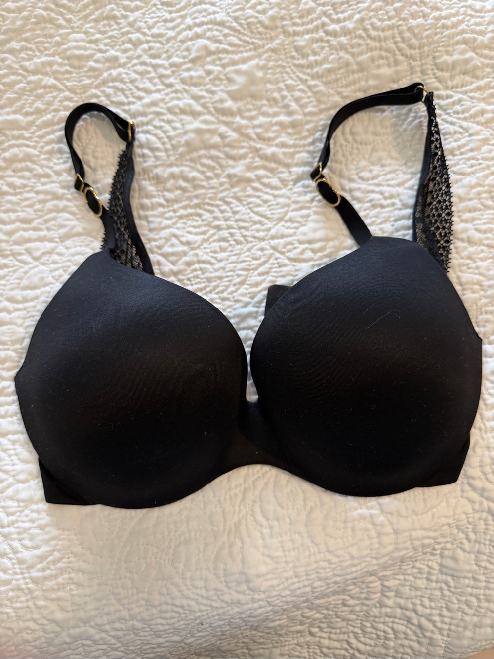 Victoria's Secret incredible Black Molded T-Shirt Bra with Lace Trim